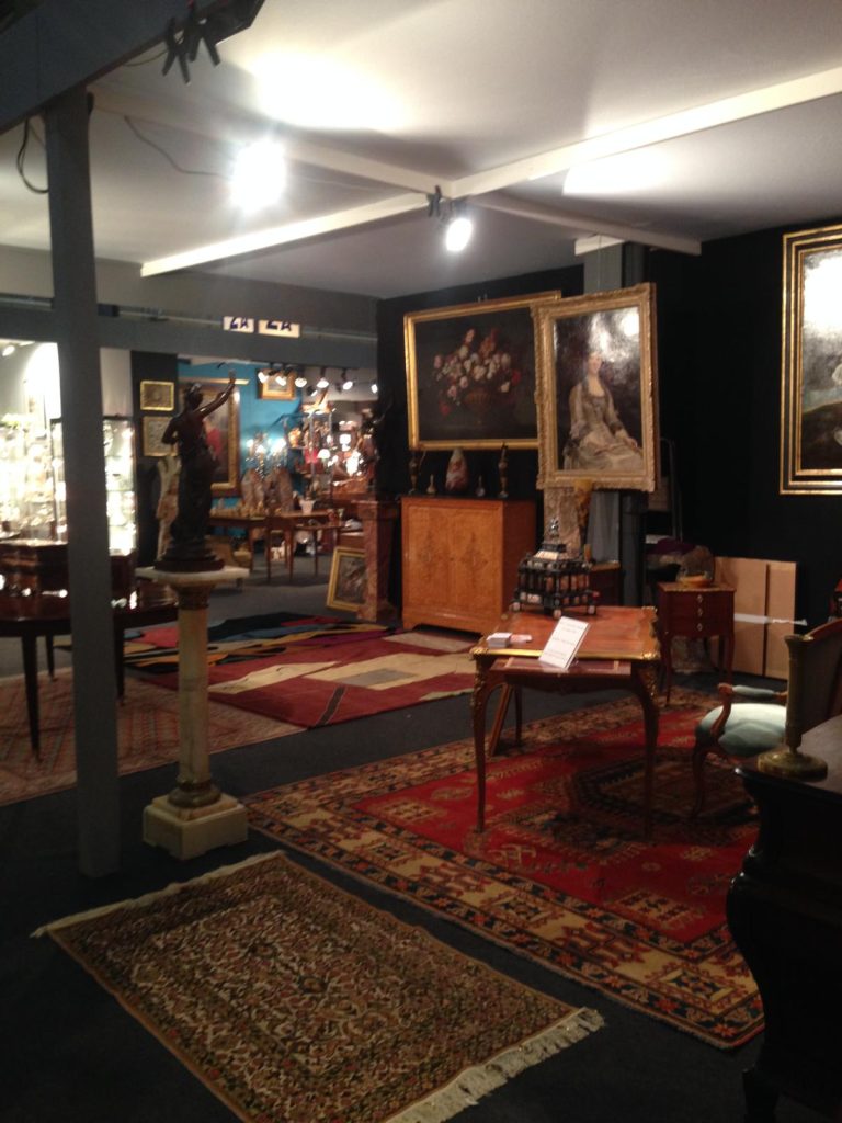 François Boucq, expert agréé en estimation et expertise de meubles anciens, accompagne particuliers et collectionneurs à Paris et en Île-de-France.